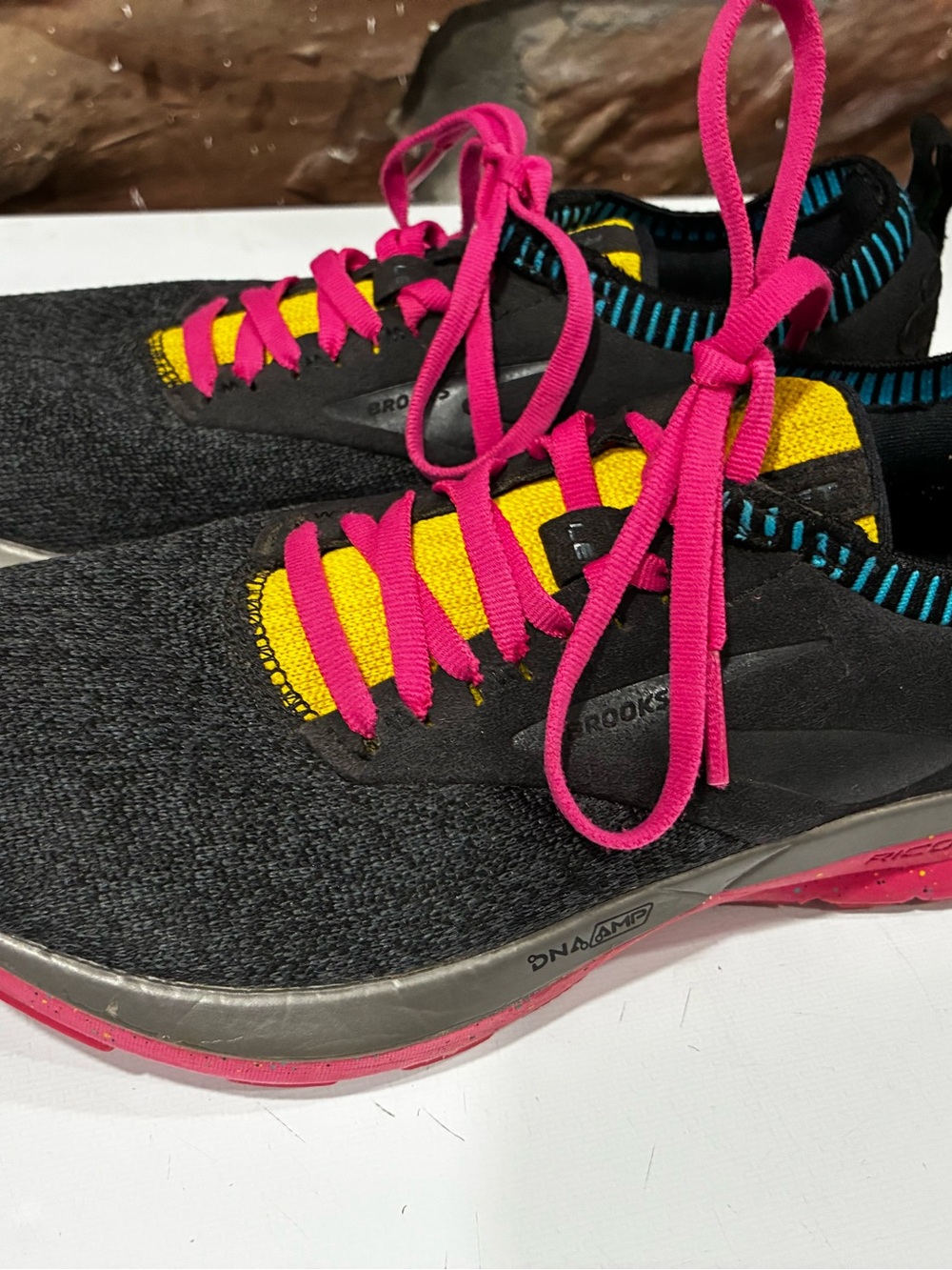 Brooks Ricochet LE Women's Running Shoes Black Pink Yellow Knit - Picture 3 of 9